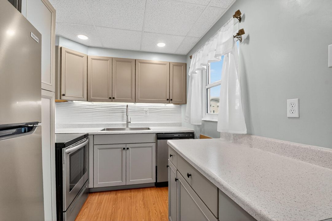 待售: $140,000 (2 贝兹, 1 浴室, 798 平方英尺)