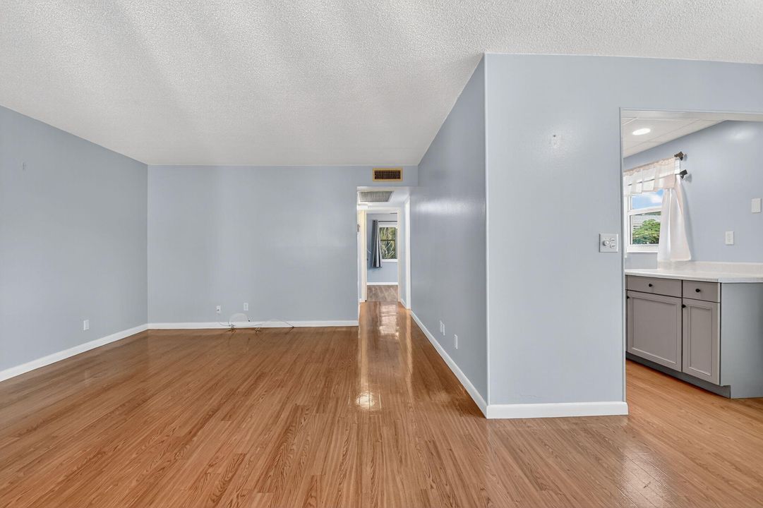 待售: $140,000 (2 贝兹, 1 浴室, 798 平方英尺)