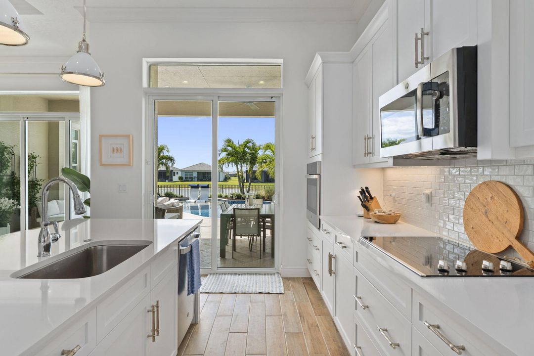 На продажу: $799,900 (3 спален, 3 ванн, 2120 Квадратных фут)