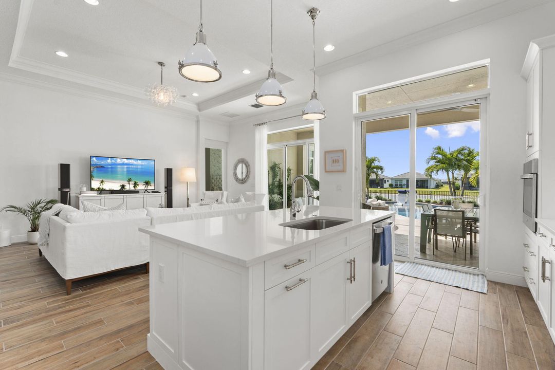 На продажу: $799,900 (3 спален, 3 ванн, 2120 Квадратных фут)