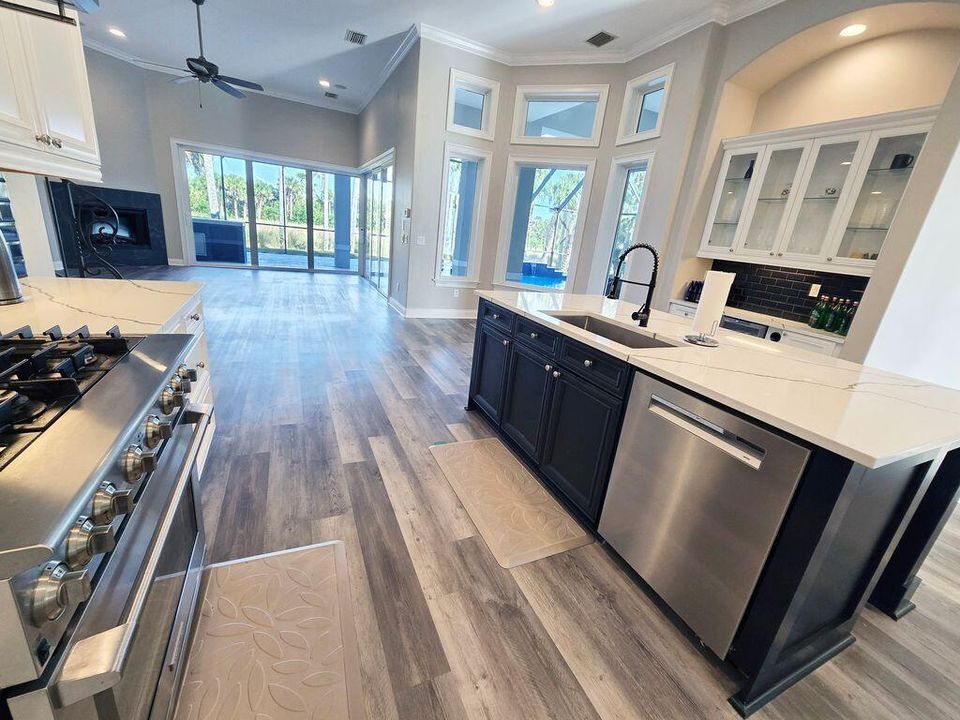 待售: $1,585,000 (5 贝兹, 6 浴室, 4909 平方英尺)