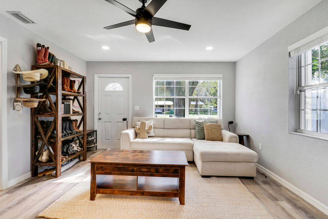 Active With Contract: $250,000 (3 beds, 1 baths, 1040 Square Feet)