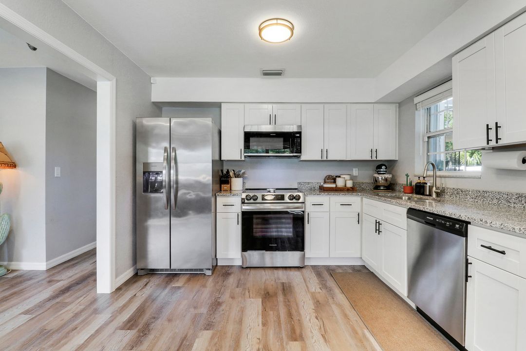 Active With Contract: $250,000 (3 beds, 1 baths, 1040 Square Feet)