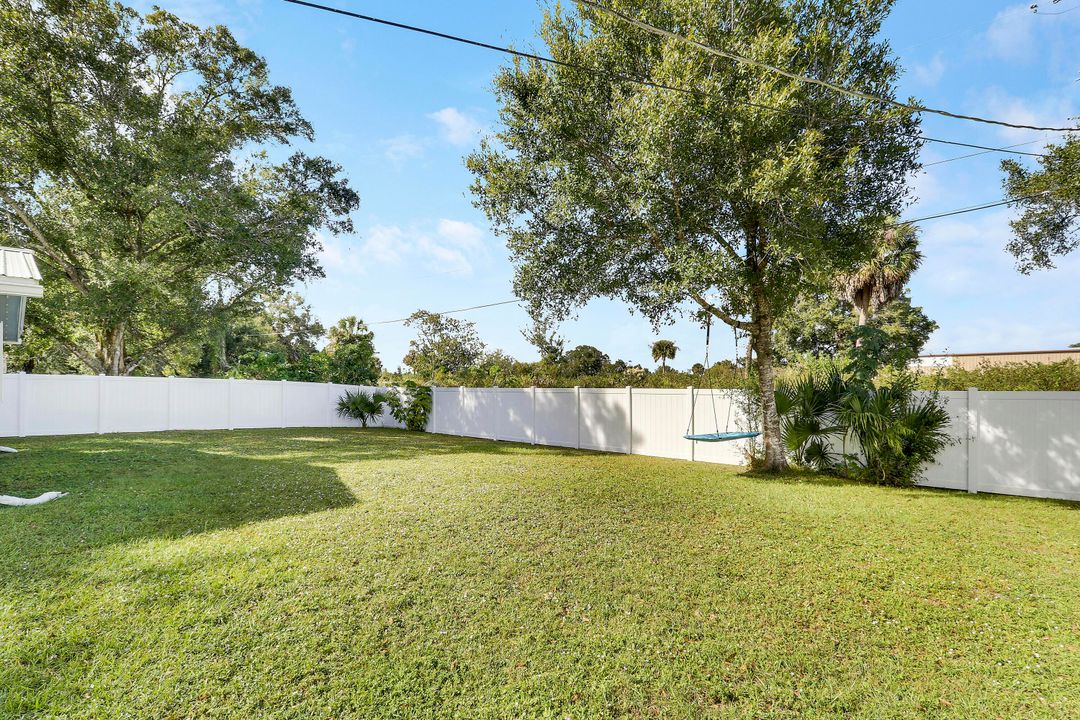 Active With Contract: $250,000 (3 beds, 1 baths, 1040 Square Feet)