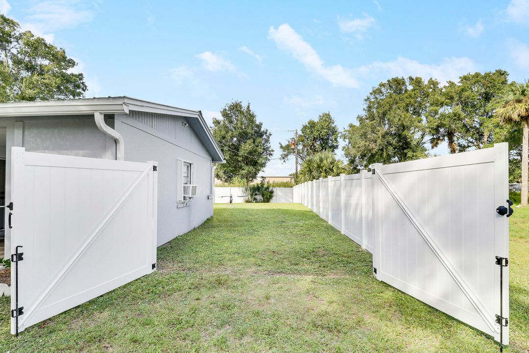 Active With Contract: $250,000 (3 beds, 1 baths, 1040 Square Feet)