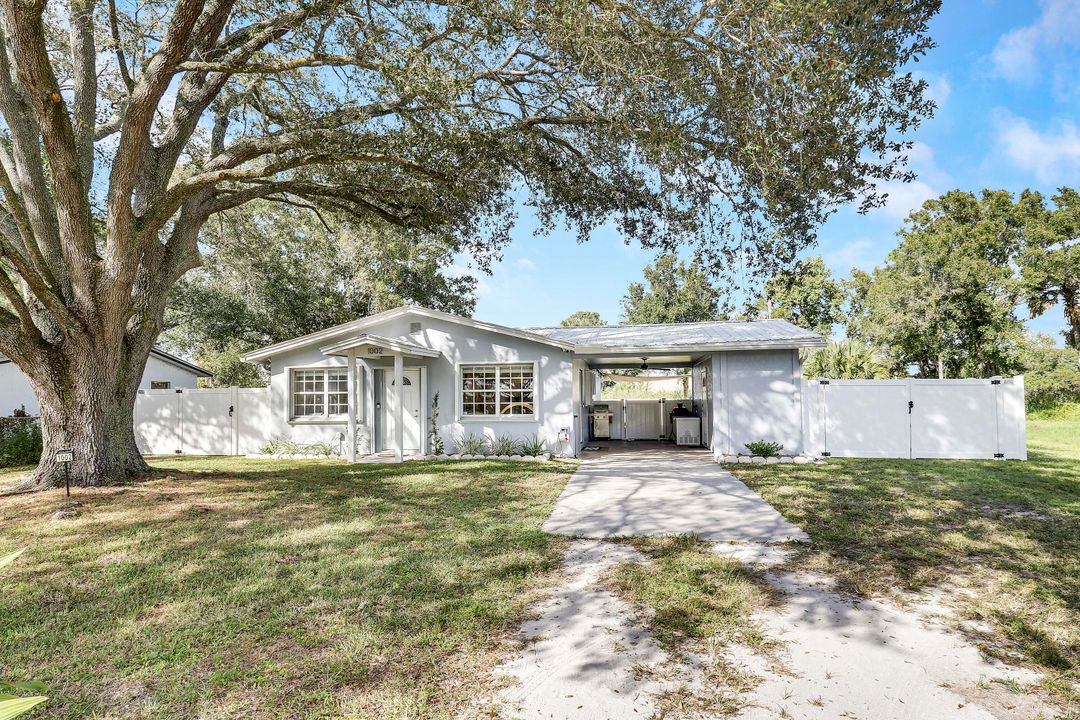 Active With Contract: $250,000 (3 beds, 1 baths, 1040 Square Feet)