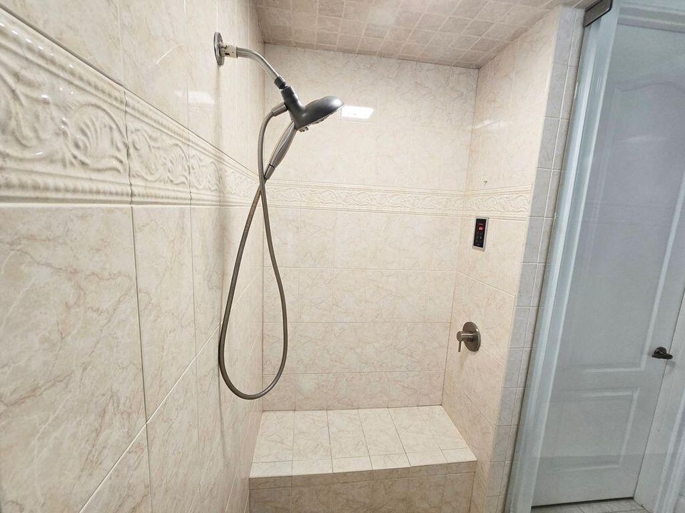 待售: $1,585,000 (5 贝兹, 6 浴室, 4909 平方英尺)