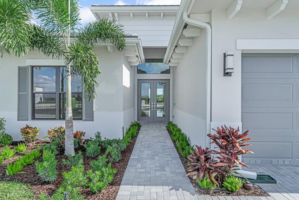 Под контрактом: $1,670,900 (4 спален, 4 ванн, 3240 Квадратных фут)