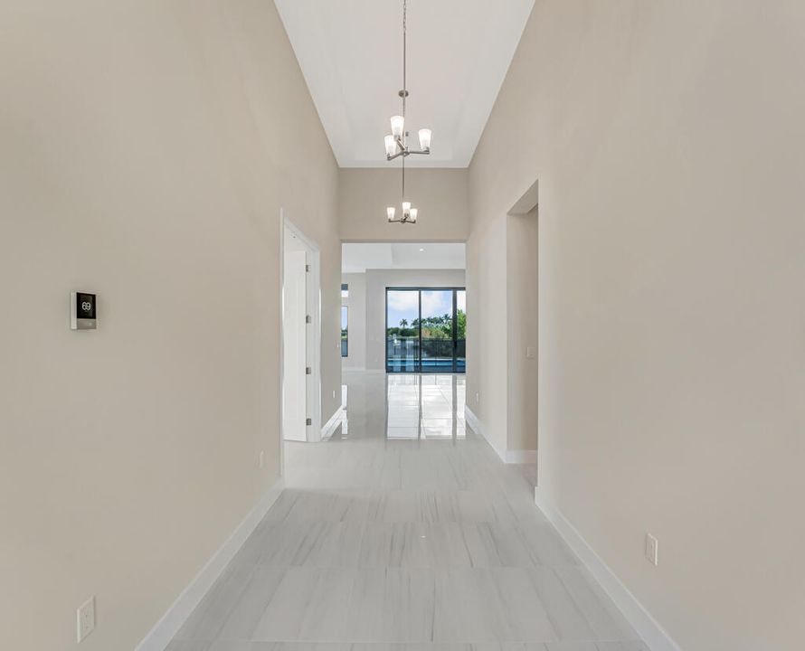 Под контрактом: $1,670,900 (4 спален, 4 ванн, 3240 Квадратных фут)