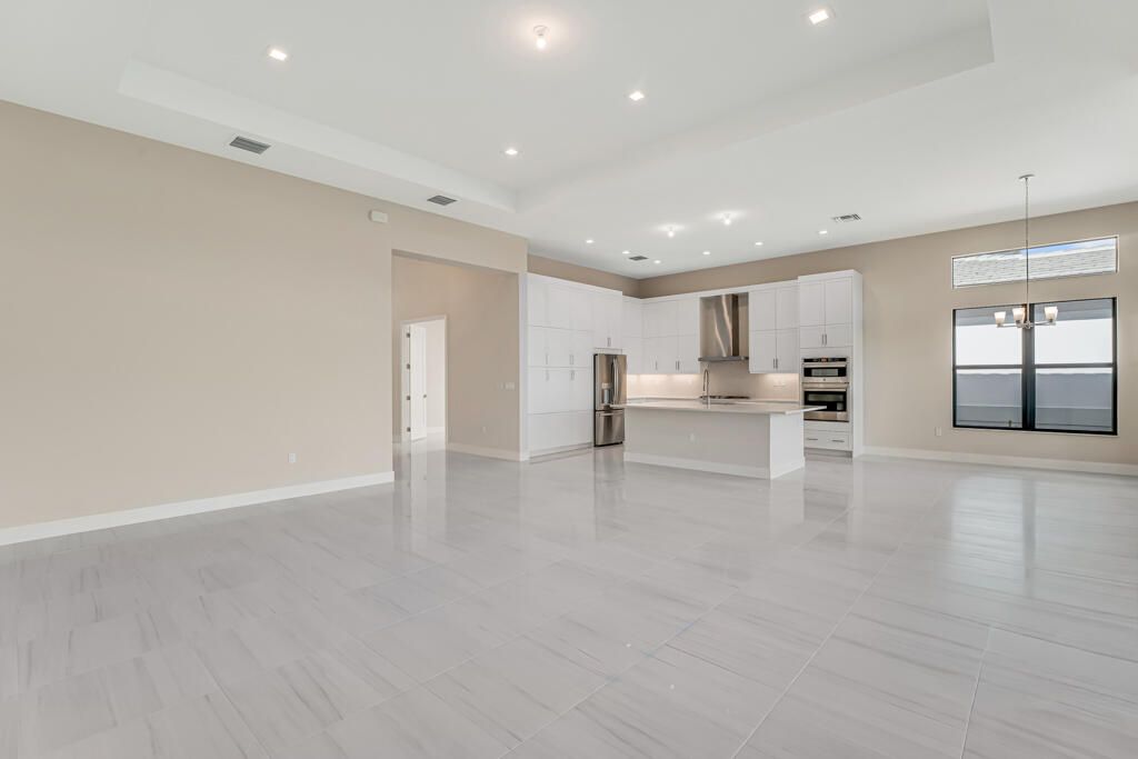 Под контрактом: $1,670,900 (4 спален, 4 ванн, 3240 Квадратных фут)