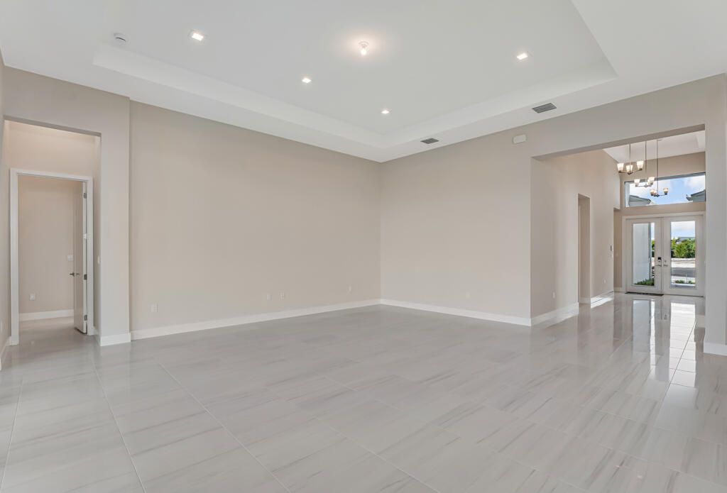 Под контрактом: $1,670,900 (4 спален, 4 ванн, 3240 Квадратных фут)