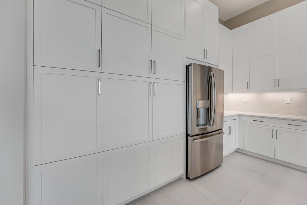 Под контрактом: $1,670,900 (4 спален, 4 ванн, 3240 Квадратных фут)