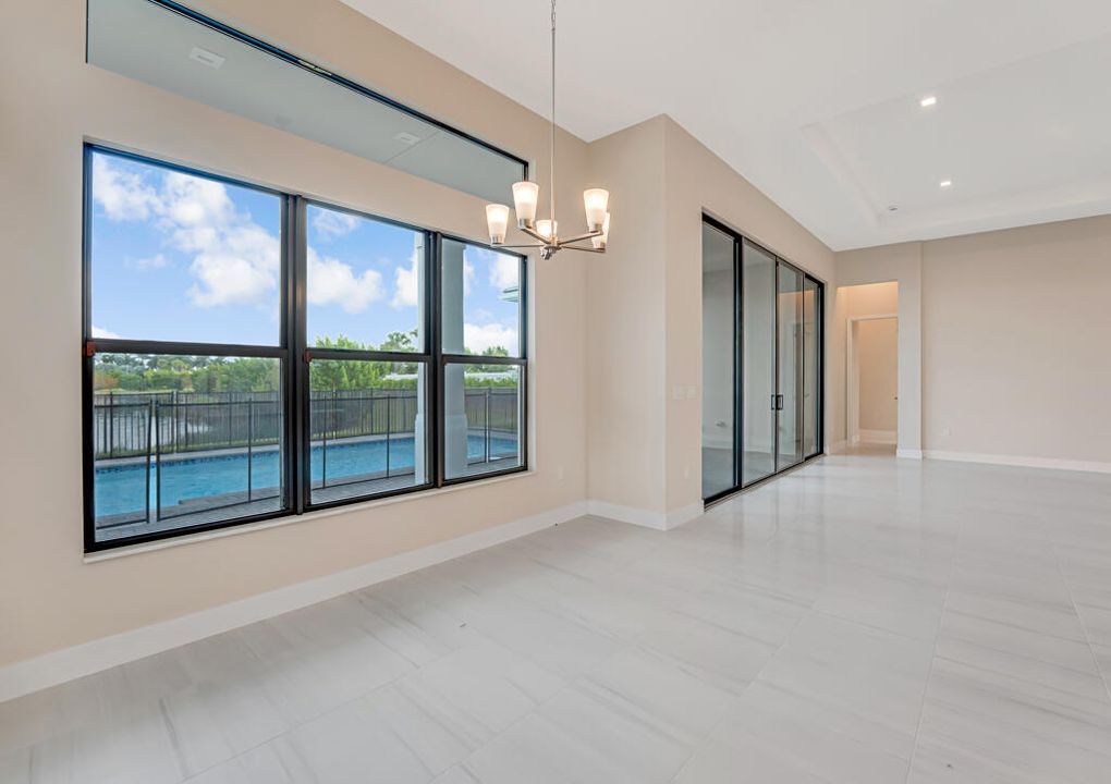 Под контрактом: $1,670,900 (4 спален, 4 ванн, 3240 Квадратных фут)