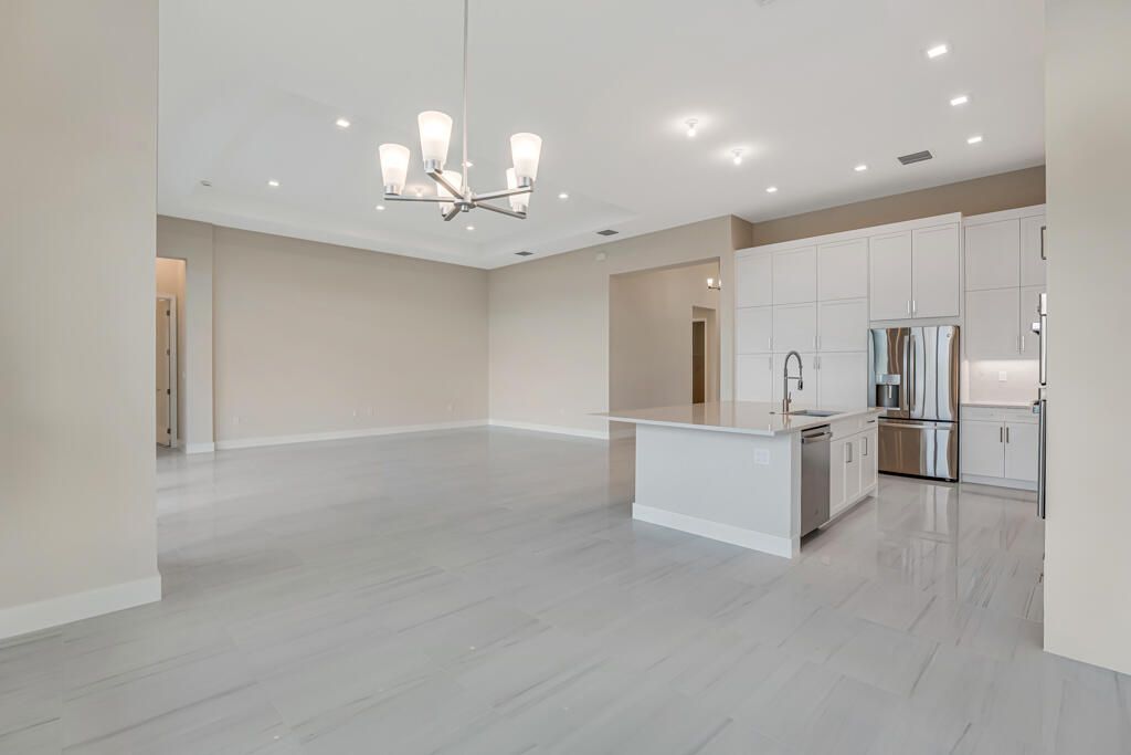 Под контрактом: $1,670,900 (4 спален, 4 ванн, 3240 Квадратных фут)