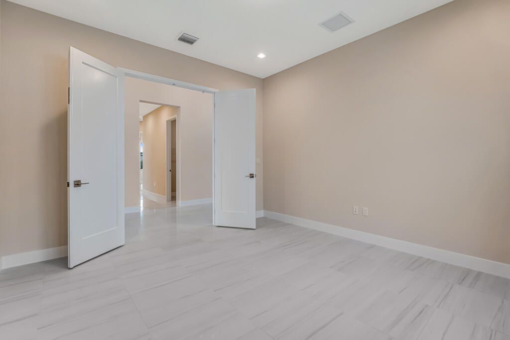 Под контрактом: $1,670,900 (4 спален, 4 ванн, 3240 Квадратных фут)