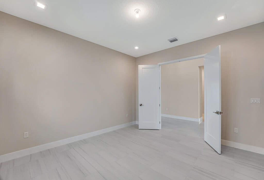 Под контрактом: $1,670,900 (4 спален, 4 ванн, 3240 Квадратных фут)