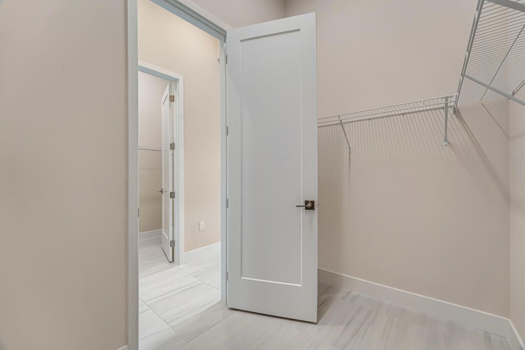 Под контрактом: $1,670,900 (4 спален, 4 ванн, 3240 Квадратных фут)