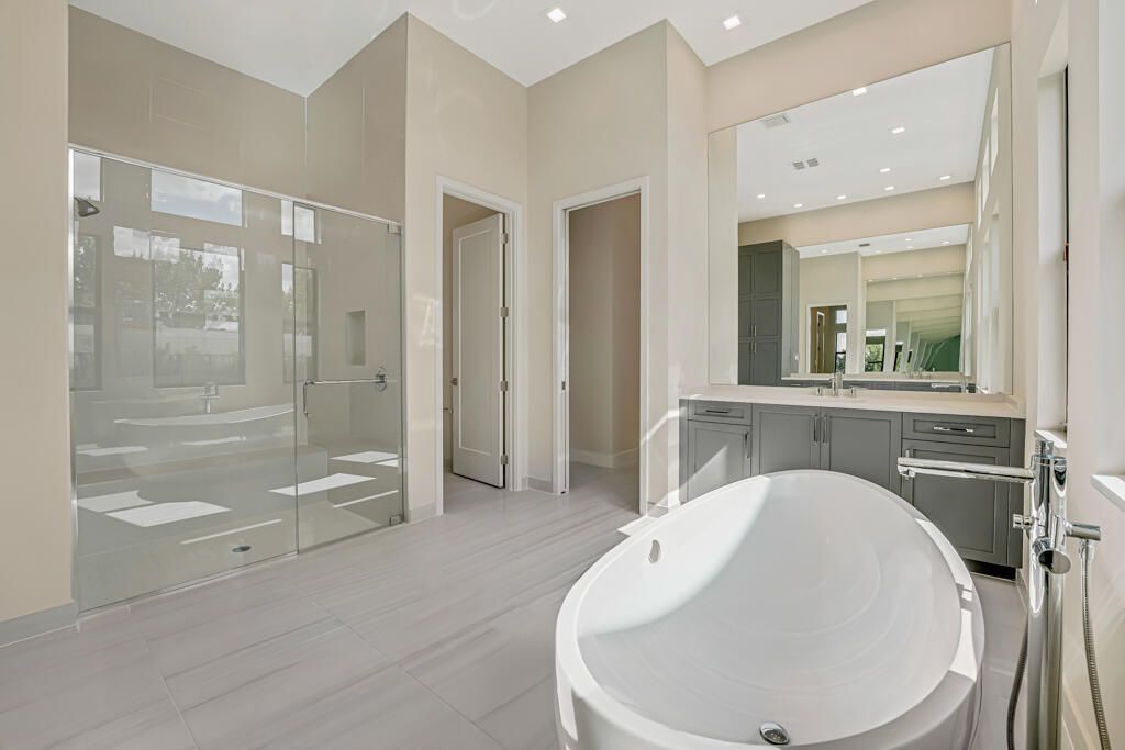 Под контрактом: $1,670,900 (4 спален, 4 ванн, 3240 Квадратных фут)