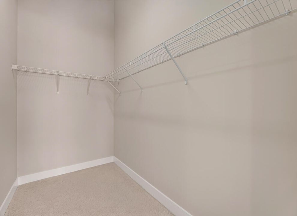 Под контрактом: $1,670,900 (4 спален, 4 ванн, 3240 Квадратных фут)