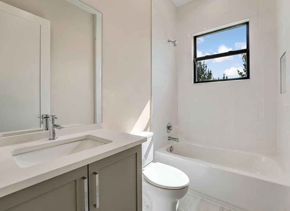 Под контрактом: $1,670,900 (4 спален, 4 ванн, 3240 Квадратных фут)