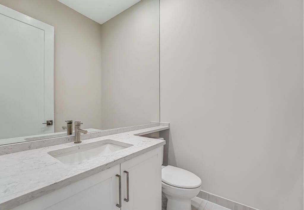 Под контрактом: $1,670,900 (4 спален, 4 ванн, 3240 Квадратных фут)