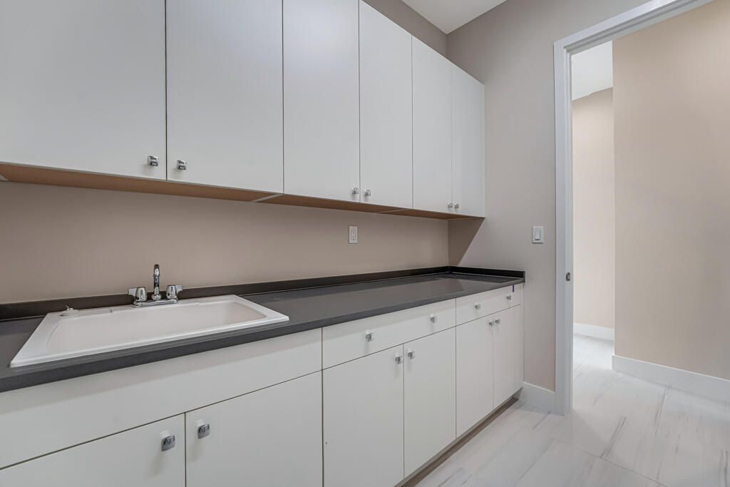 Под контрактом: $1,670,900 (4 спален, 4 ванн, 3240 Квадратных фут)