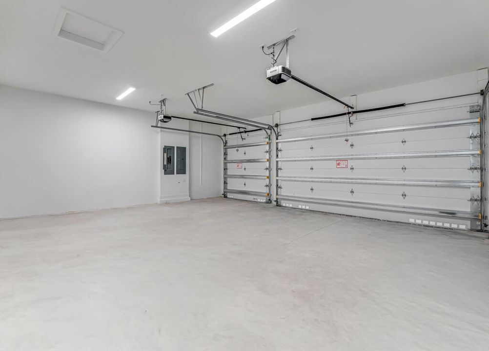 Под контрактом: $1,670,900 (4 спален, 4 ванн, 3240 Квадратных фут)