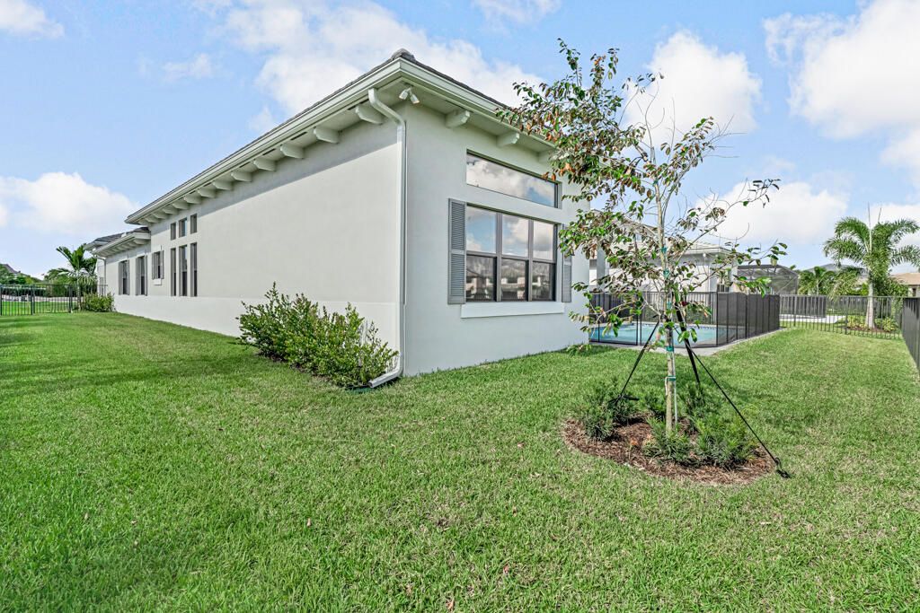 Под контрактом: $1,670,900 (4 спален, 4 ванн, 3240 Квадратных фут)