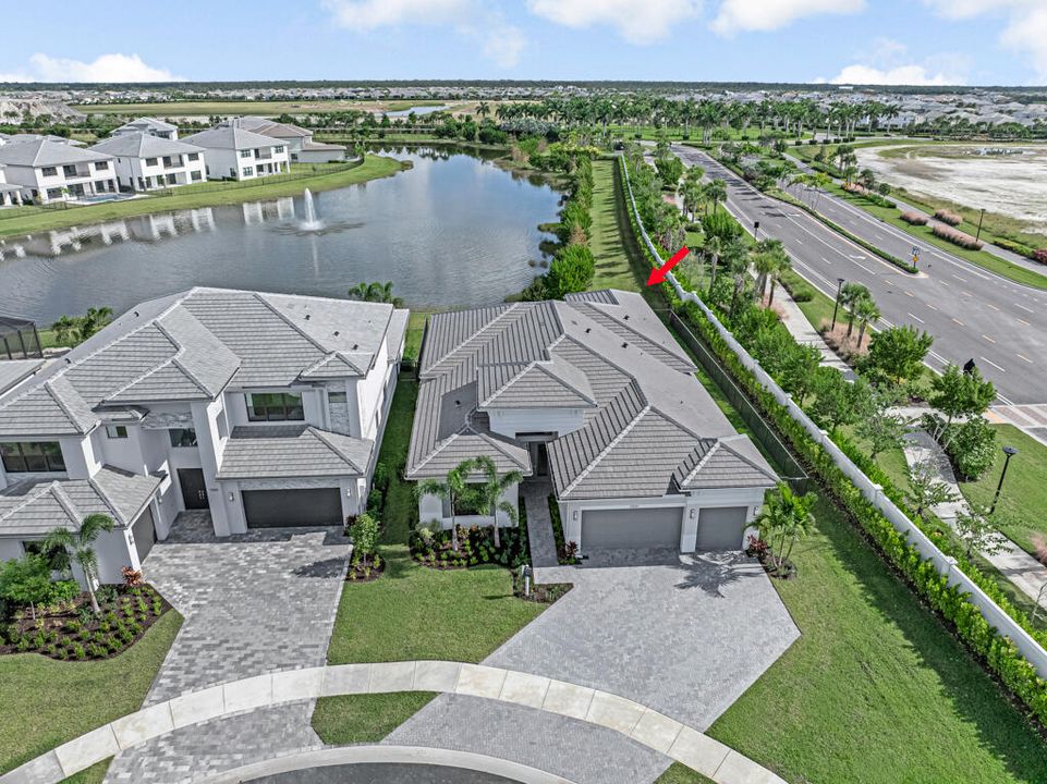 Под контрактом: $1,670,900 (4 спален, 4 ванн, 3240 Квадратных фут)