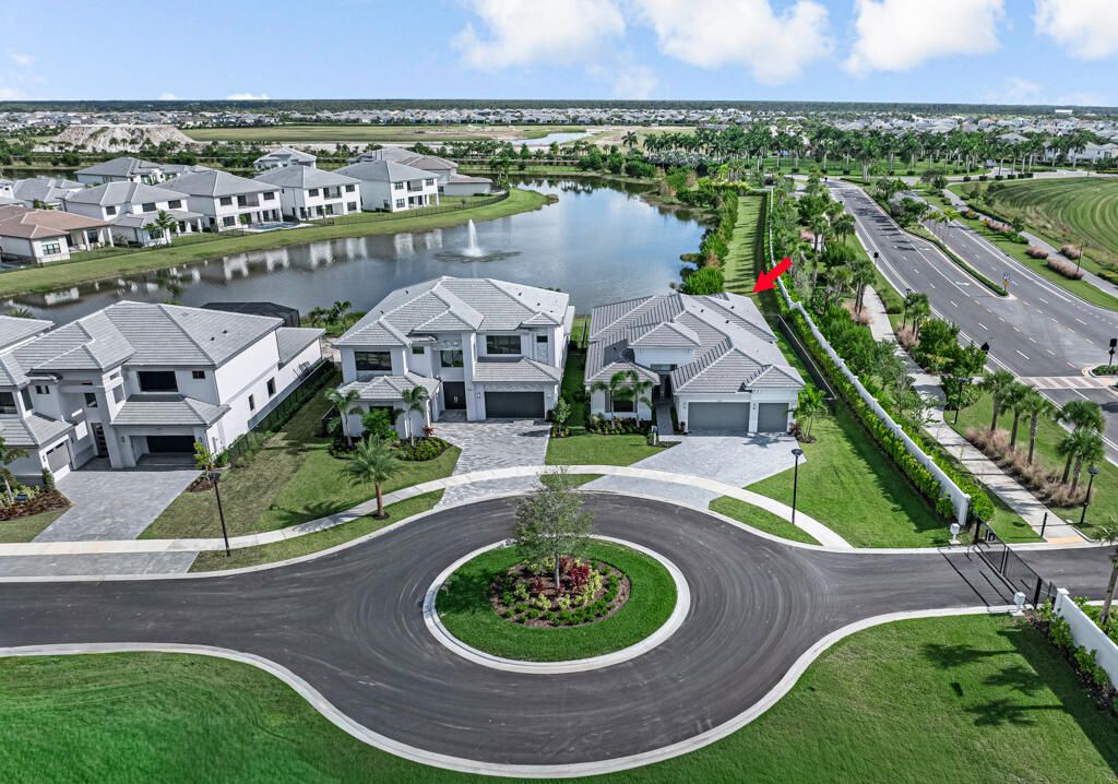 Под контрактом: $1,670,900 (4 спален, 4 ванн, 3240 Квадратных фут)