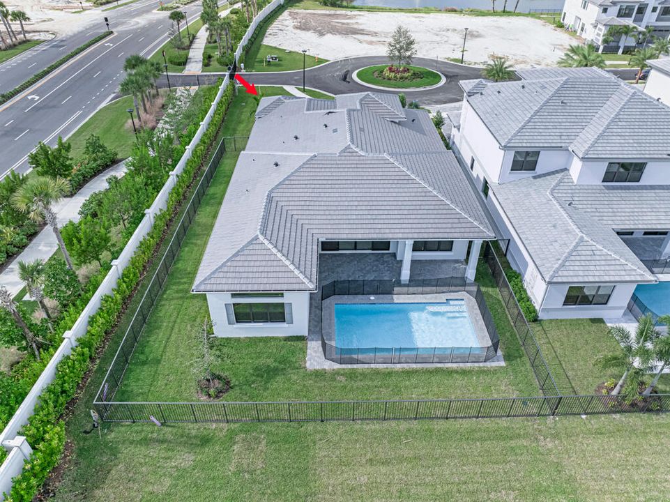 Под контрактом: $1,670,900 (4 спален, 4 ванн, 3240 Квадратных фут)