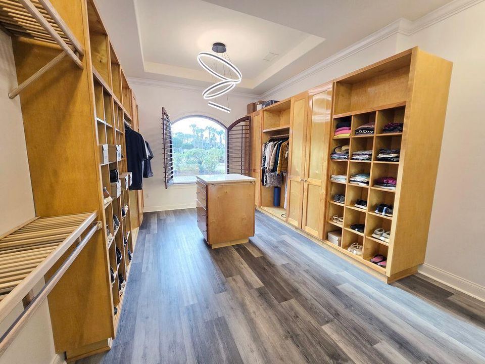 待售: $1,585,000 (5 贝兹, 6 浴室, 4909 平方英尺)