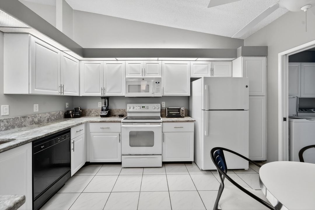 На продажу: $299,000 (2 спален, 2 ванн, 1500 Квадратных фут)