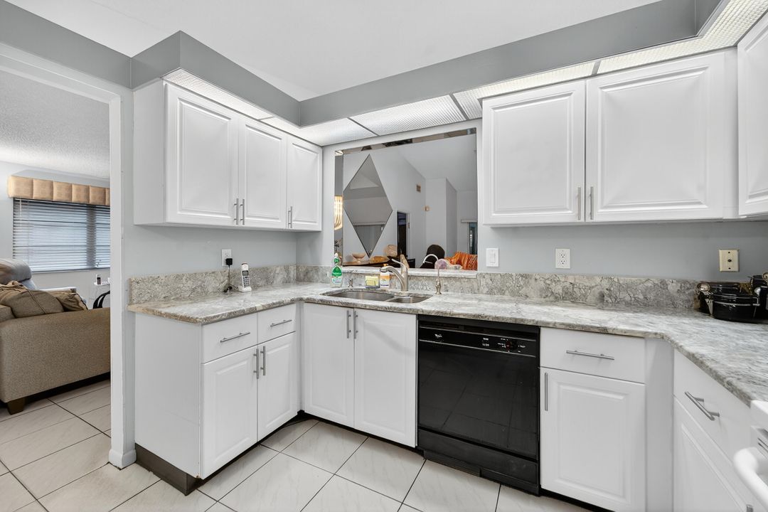 На продажу: $299,000 (2 спален, 2 ванн, 1500 Квадратных фут)