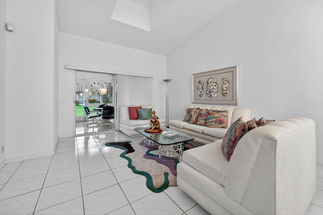 На продажу: $299,000 (2 спален, 2 ванн, 1500 Квадратных фут)