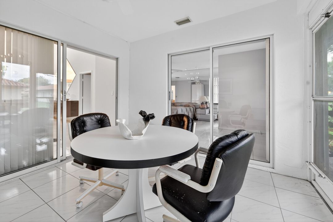 На продажу: $299,000 (2 спален, 2 ванн, 1500 Квадратных фут)