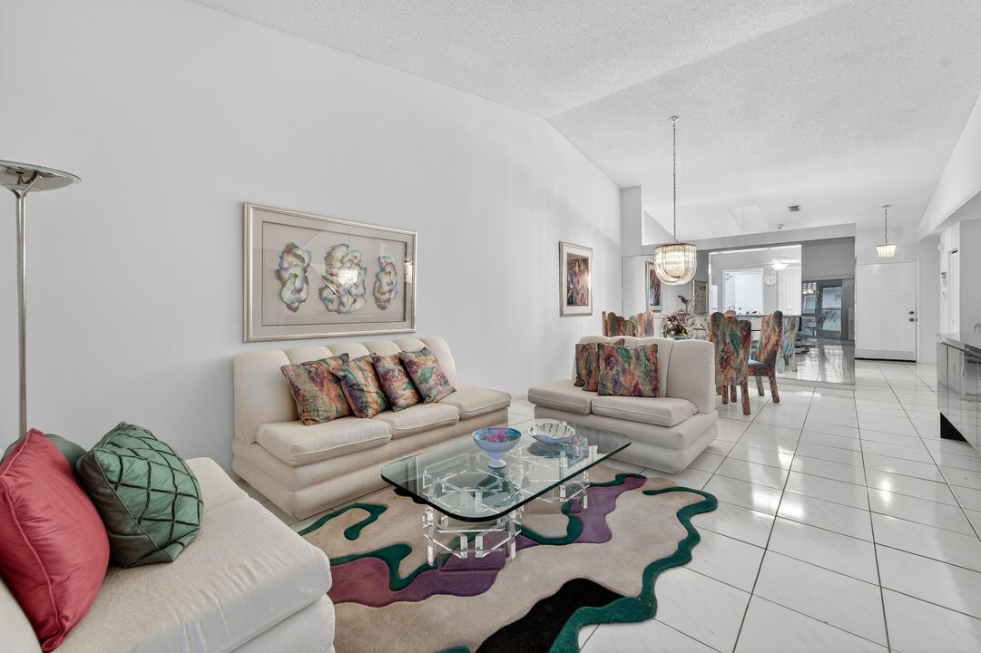 На продажу: $299,000 (2 спален, 2 ванн, 1500 Квадратных фут)