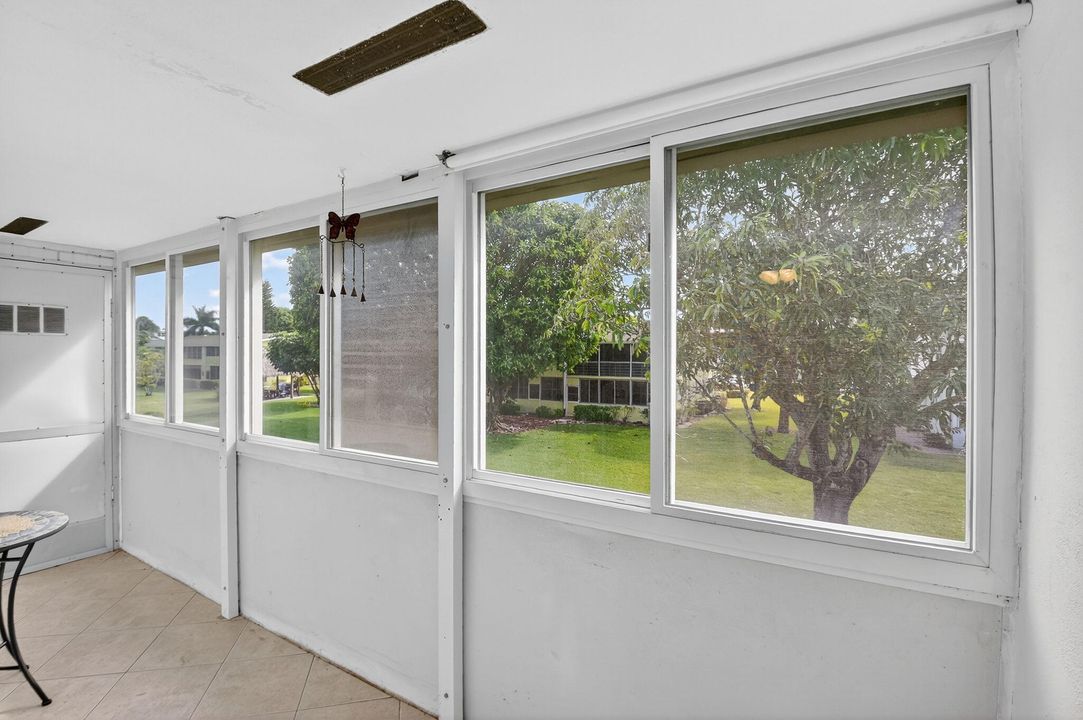 待售: $129,900 (2 贝兹, 1 浴室, 819 平方英尺)