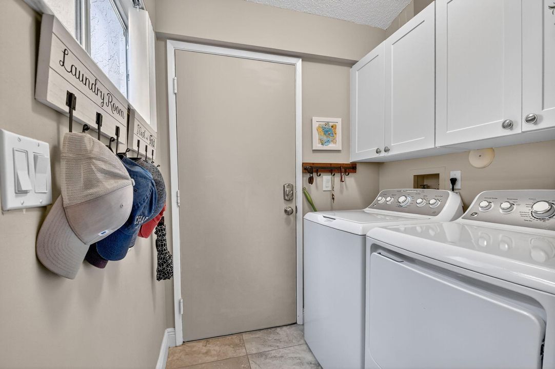 待售: $360,000 (2 贝兹, 2 浴室, 1345 平方英尺)