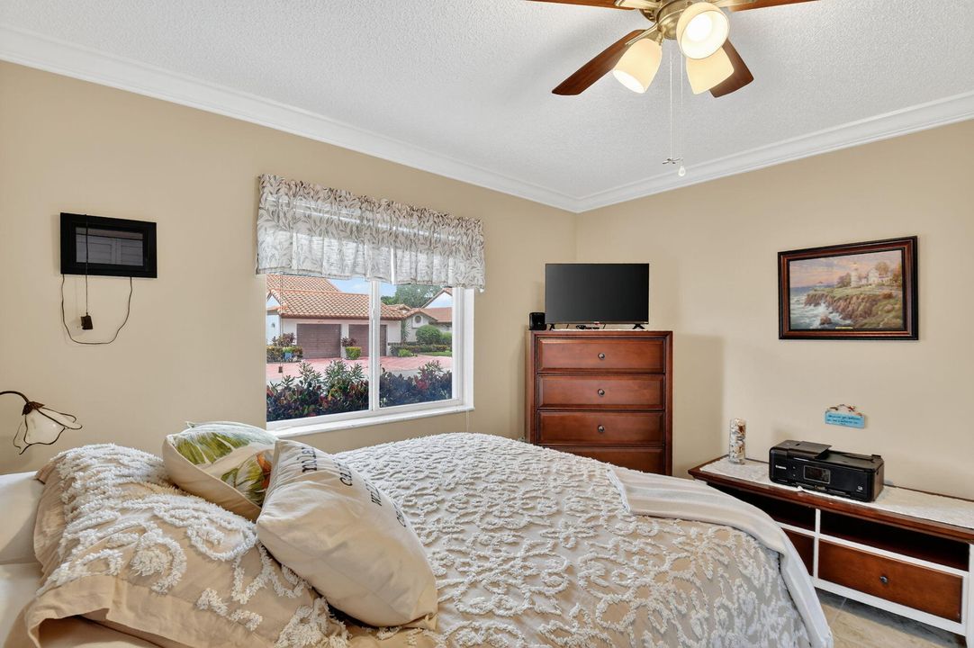 待售: $360,000 (2 贝兹, 2 浴室, 1345 平方英尺)