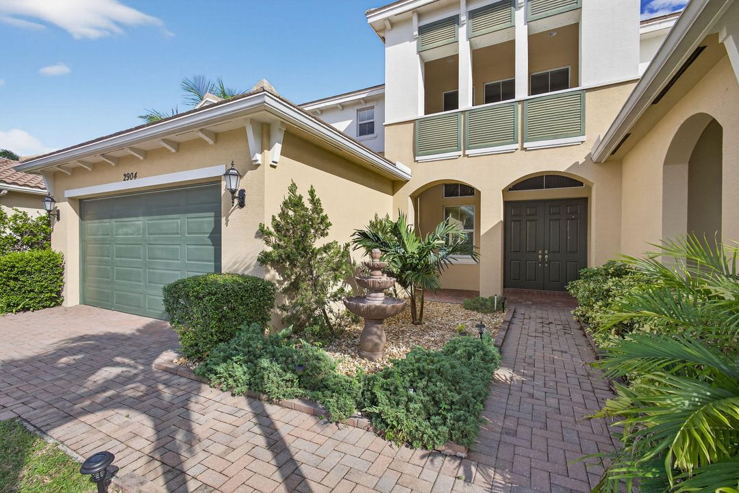 For Sale: $1,125,000 (5 beds, 4 baths, 4039 Square Feet)