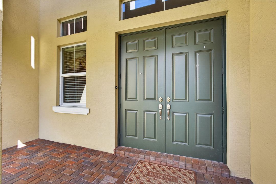 For Sale: $1,125,000 (5 beds, 4 baths, 4039 Square Feet)