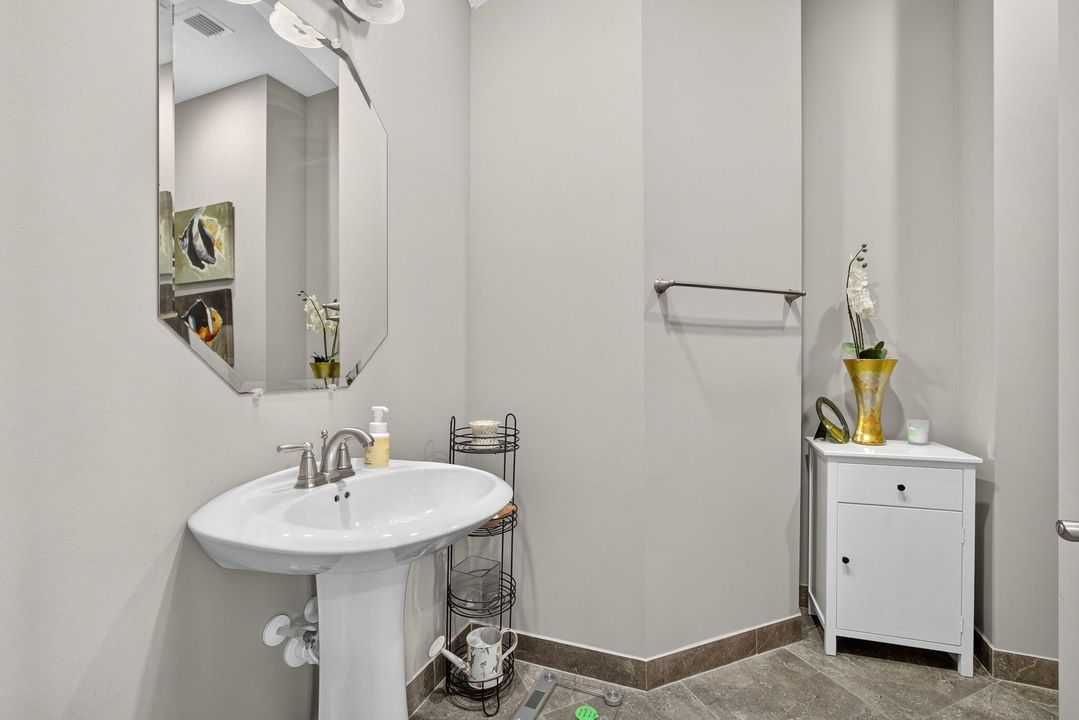 For Sale: $1,125,000 (5 beds, 4 baths, 4039 Square Feet)