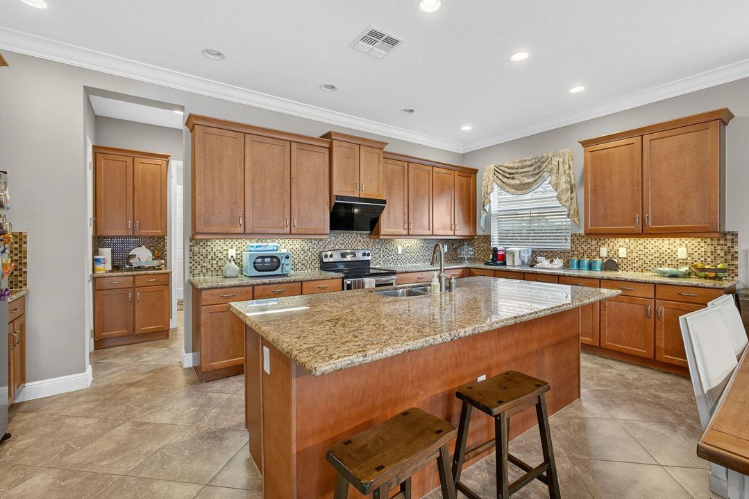 For Sale: $1,125,000 (5 beds, 4 baths, 4039 Square Feet)