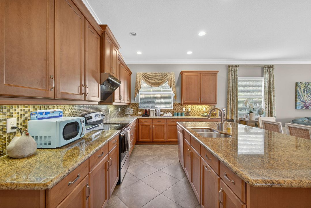 For Sale: $1,125,000 (5 beds, 4 baths, 4039 Square Feet)