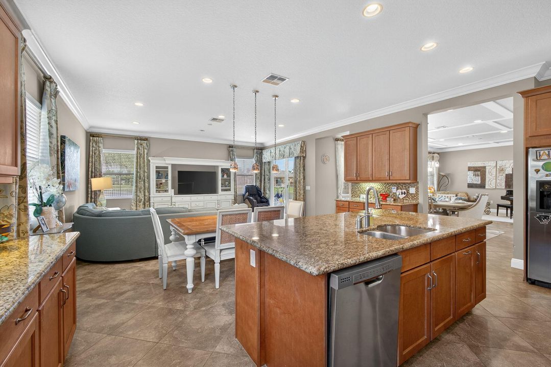 For Sale: $1,125,000 (5 beds, 4 baths, 4039 Square Feet)