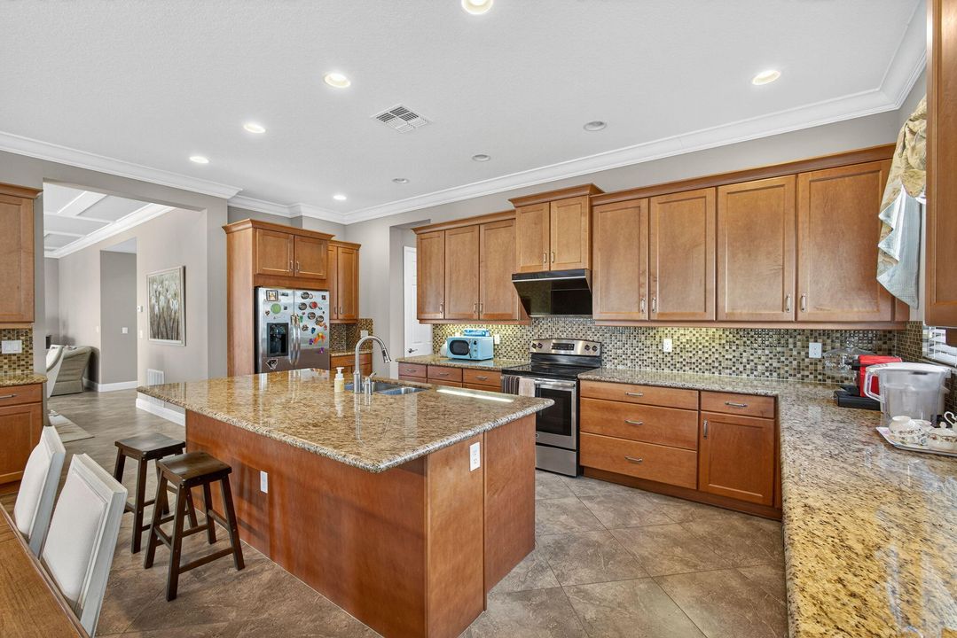 For Sale: $1,125,000 (5 beds, 4 baths, 4039 Square Feet)