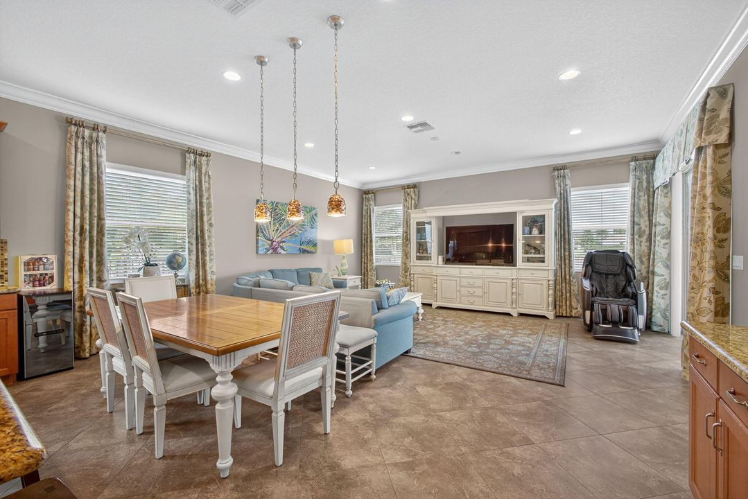 For Sale: $1,125,000 (5 beds, 4 baths, 4039 Square Feet)