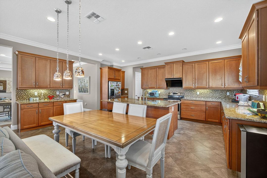 For Sale: $1,125,000 (5 beds, 4 baths, 4039 Square Feet)