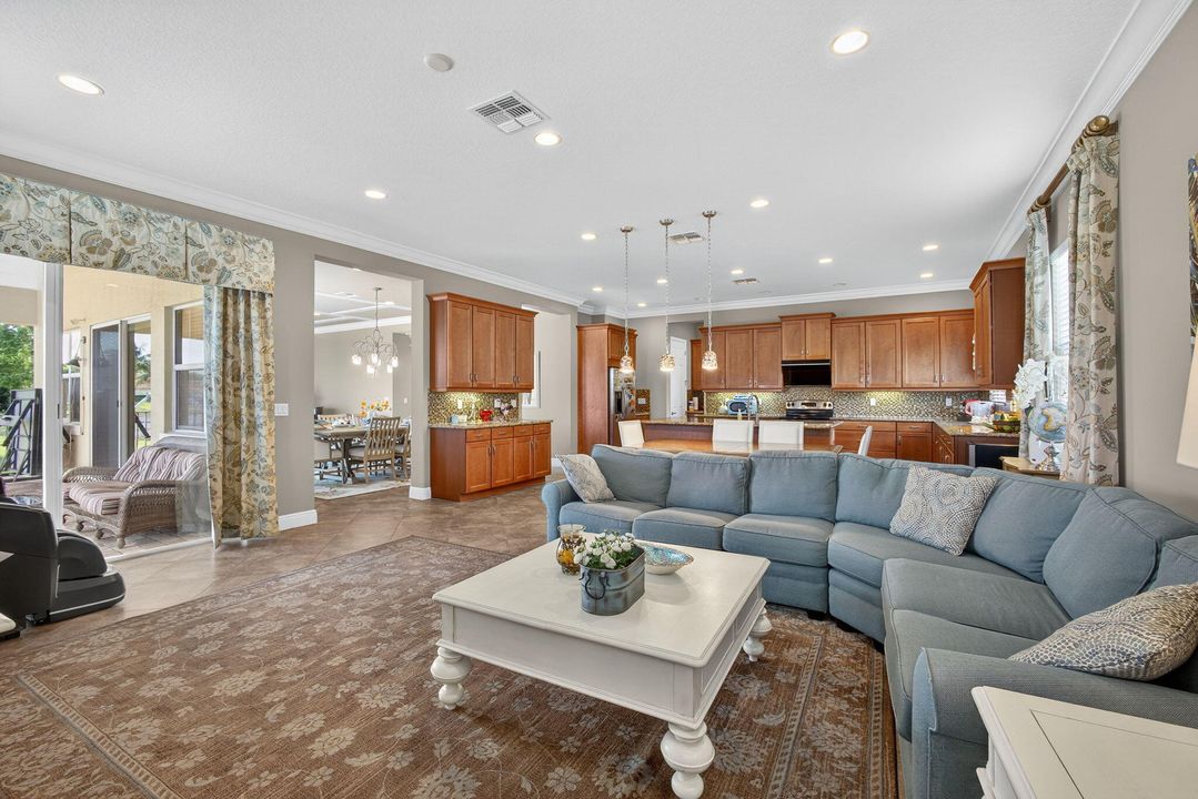 For Sale: $1,125,000 (5 beds, 4 baths, 4039 Square Feet)